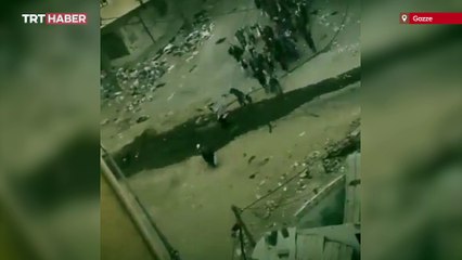 İsrail güçlerinin beyaz bezle yürüyen kadını hedef aldığı görüntü ortaya çıktı