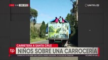 Denuncian a un chofer de camión por llevar tres niños sobre la carrocería a gran velocidad