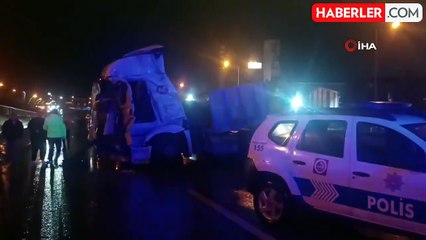 Kağıt gibi ezilen tırdan sağ kurtuldular