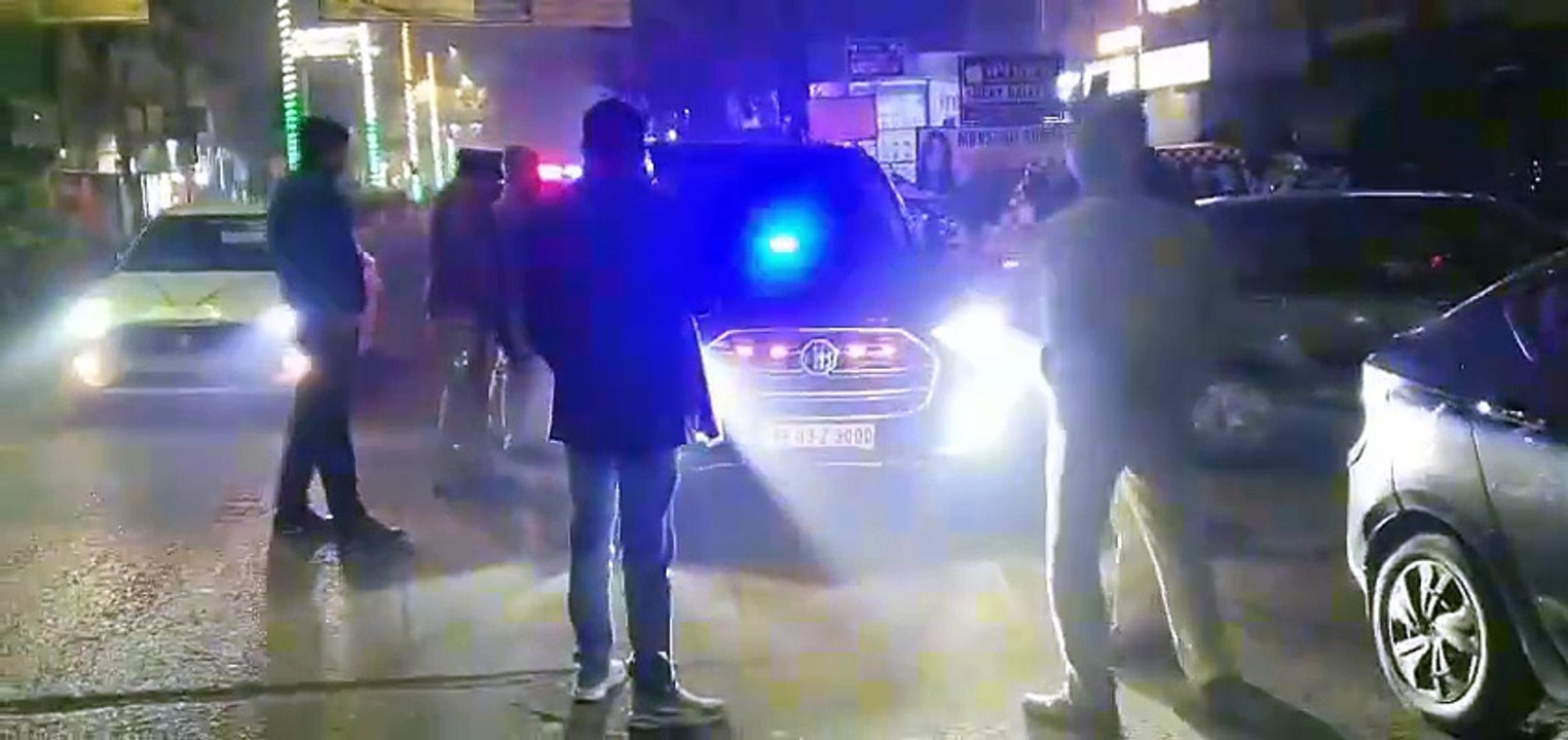 Video: लाल-नीली बत्ती लगाने पर पुलिस ने कार को किया सीज, पैदल घर गए नेता जी