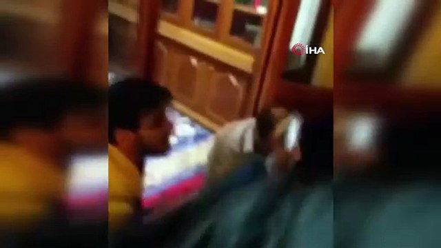 Fatih Camii'nde bıçaklı saldırı: İmam ve bir kişi yaralandı