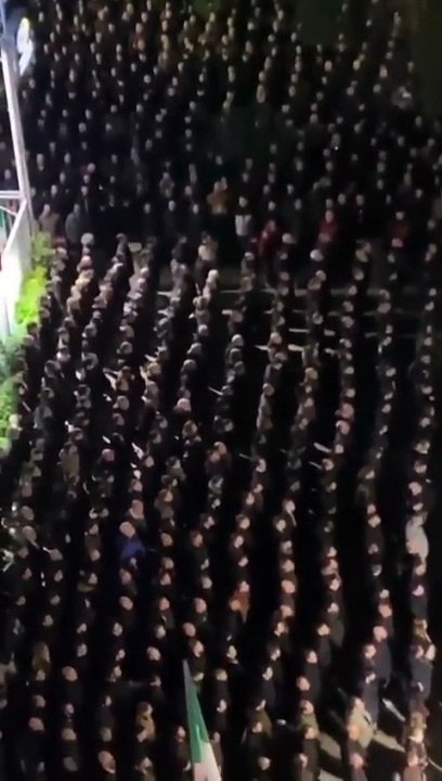İtalya'yı karıştıran Nazi selamlı faşist gösteri