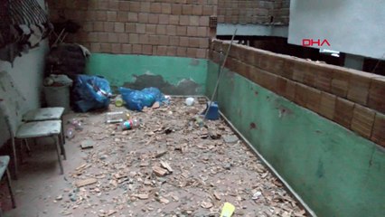İnşaatı devam eden binadan düşen tuğlalar deprem paniği yarattı