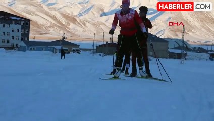 Erzurum'da yeterli kar olmadığı için milli sporcular çalışmalarını Yüksekova'da sürdürüyor