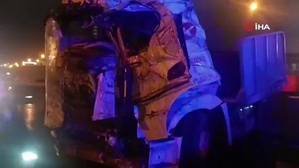 Kağıt gibi ezilen tırdan sağ kurtuldular