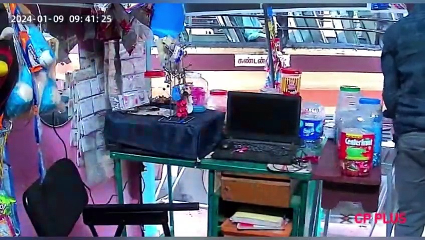 கன்னியாகுமரியில் தற்காலிக ஓட்டுநர் இயக்கிய அரசுப் பேருந்து கடையில் மோதி விபத்து