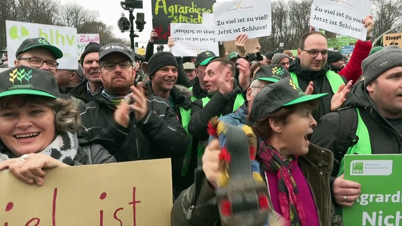 Bauernproteste: zehntausende traktoren setzen kraftvolles zeichen