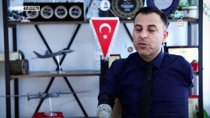 Ağzıyla tuttuğu kalemle Milli Muharip Uçak KAAN'ı modelledi