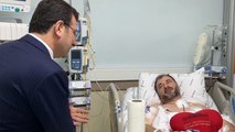 İBB Başkanı Ekrem İmamoğlu, tedavisi süren Fatih Cami imamı Galip Usta'yı hastanede  ziyaret etti