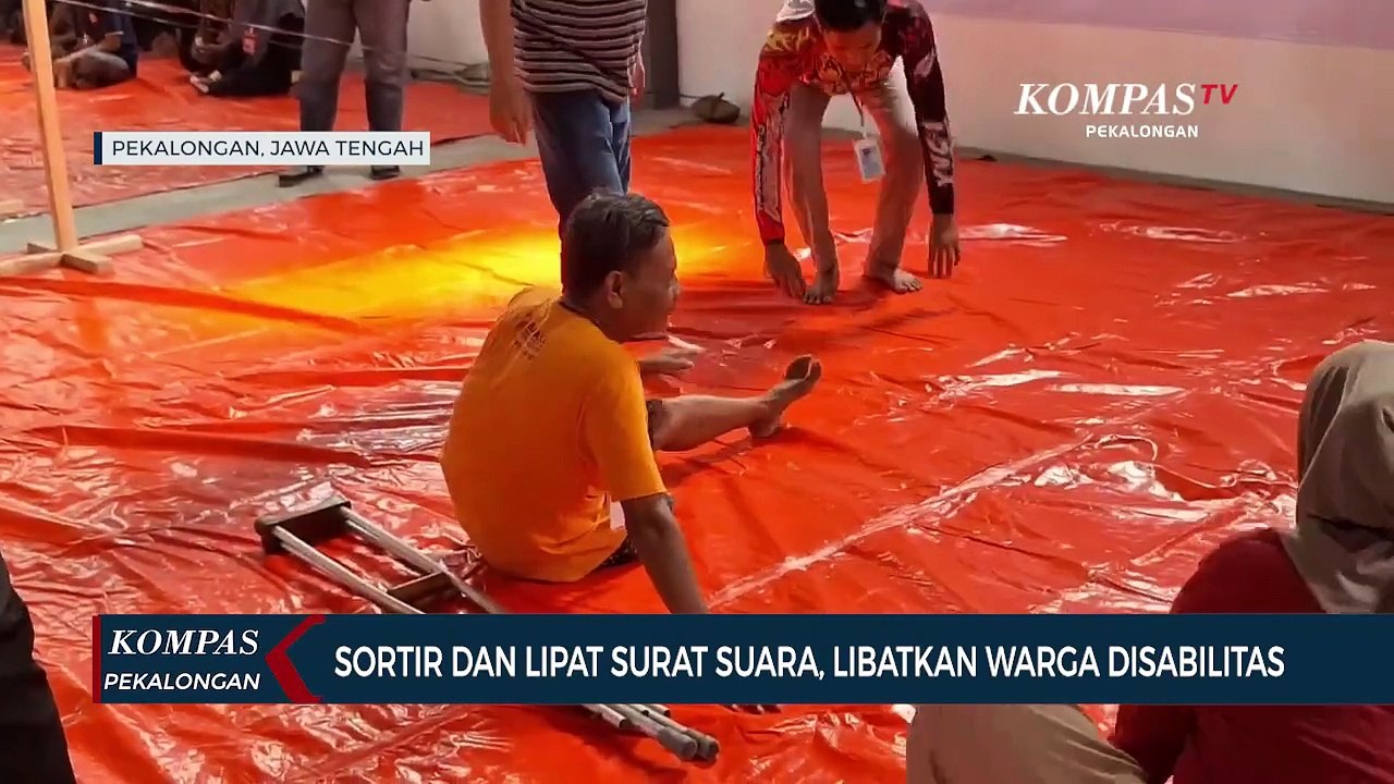 Sortir dan Lipat Surat Suara Pemilu 2024, KPU Pekalongan Libatkan Warga Disabilitas