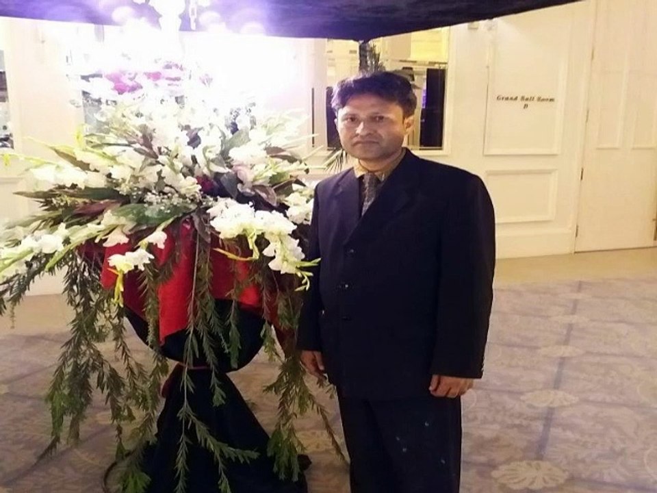 Is Kadar Aadmi Ko - Mohammad Aziz