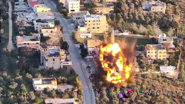 Israel bombardea el funeral del comandante de Hizbulá mientras crece la tensión en la frontera con el Líbano
