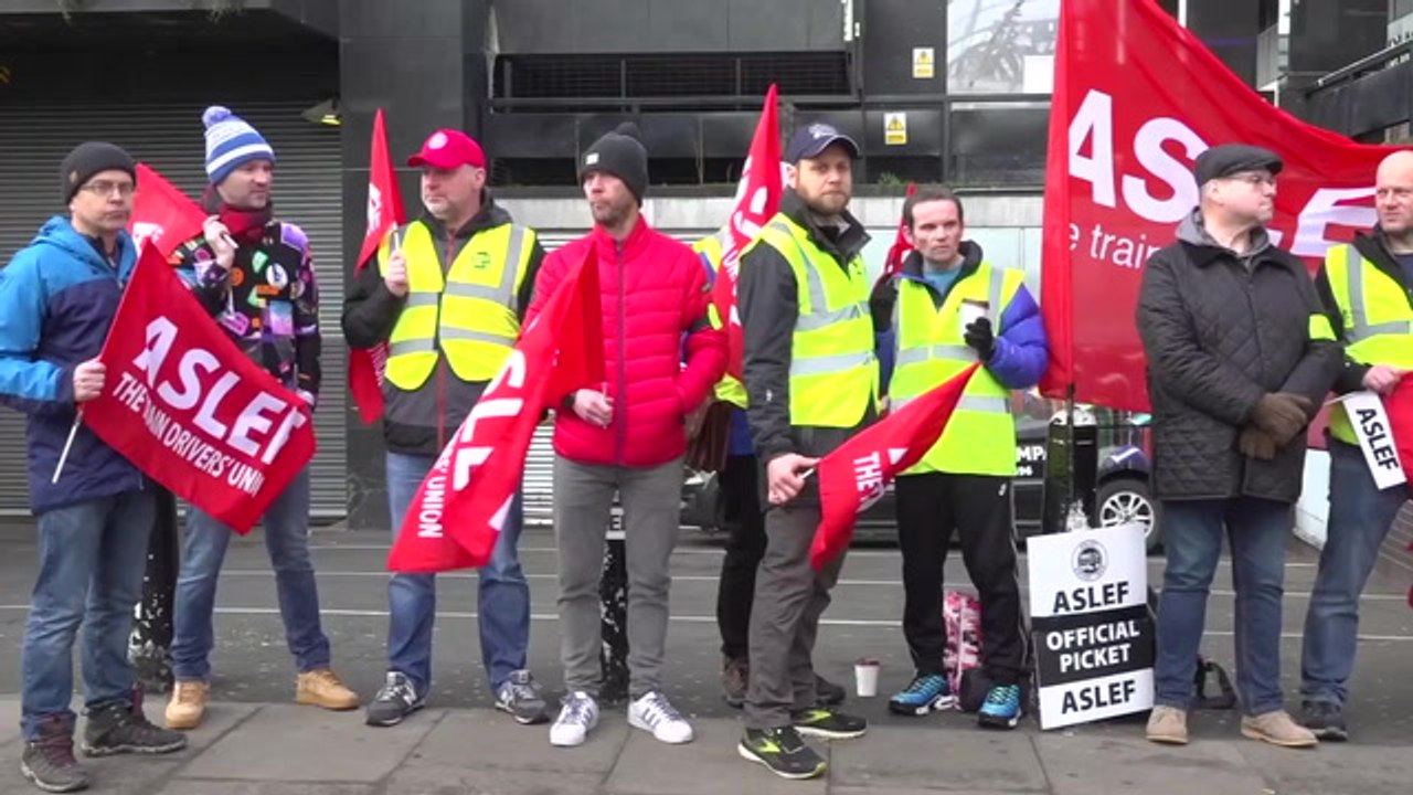 Tube strikes: Aslef drivers to be balloted on possible walkout amid Sadiq Khan 'money train' deal row