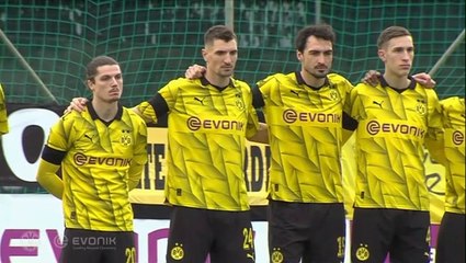 Borussia Dortmund hold moment of silence for Franz Beckenbauer before friendly