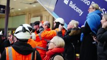 Gabrielle surprises London commuters at Waterloo station with Sunshine performance