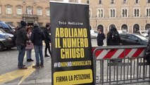 Studenti protestano contro il numero chiuso a Medicina