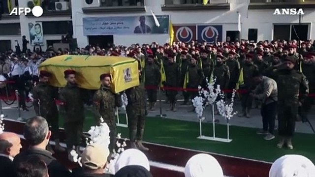 Libano, i funerali del dirigente di Hezbollah Wissam Tawil