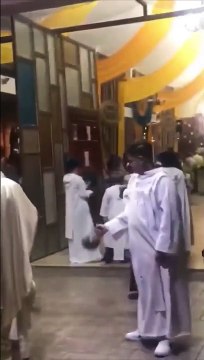 Cet enfant va détester les prêtres toute sa vie