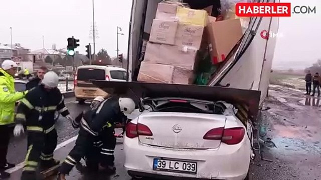 Otomobil kamyona ok gibi saplandı: 1 ölü