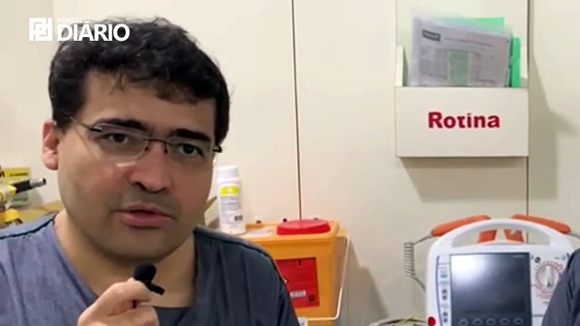 Médico explica as causas da arritmia cardíaca e como salvar paciente usando desfibrilador automático