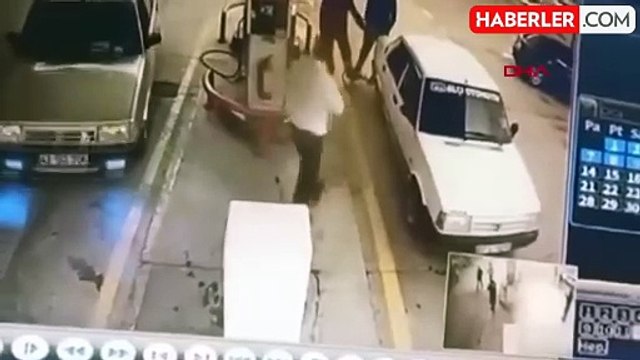Akaryakıt İstasyonunda Yakıt Alan Otomobil Alev Aldı
