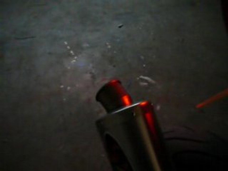 rupture z750 pot akra avec flammes