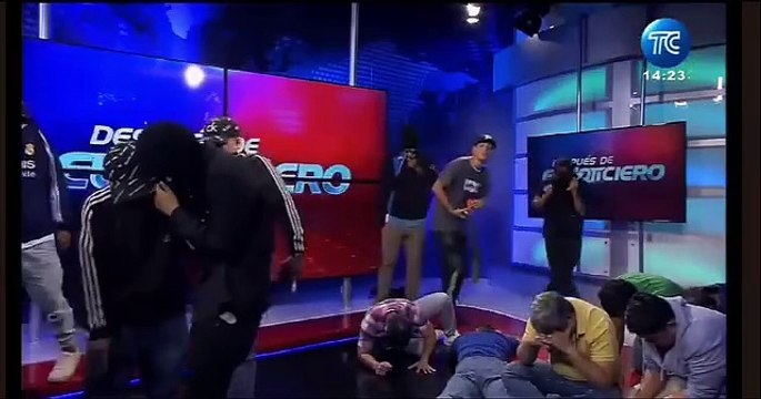 Encapuchados armados toman las instalaciones del canal ecuatoriano TC Televisión