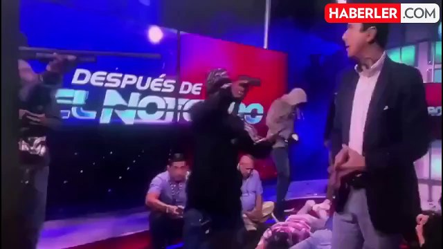 Ekvador'da çete üyeleri silah ve bombalarla canlı yayını bastı