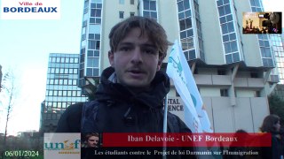 les étudiants devant la préfecture de Bordeaux contre la loi sur immicration au  micro iban delavoie