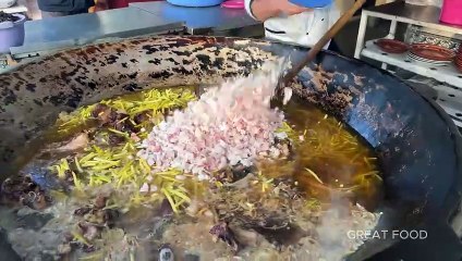 About 1000 kilos of pilaf per day l Popular street pilaf beside the main road
