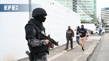 Policía incautó armas, granadas y material explosivo tras incursión a canal de televisión en Ecuador