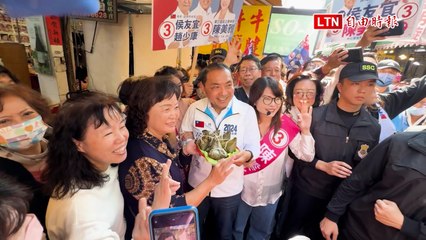 侯友宜高雄市場拜票引爆熱潮，支持者高喊「凍蒜」🔥