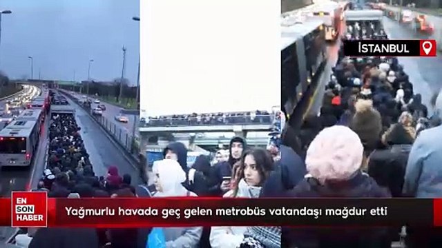 İstanbul'da yağmurlu havada geç gelen metrobüs vatandaşı mağdur etti
