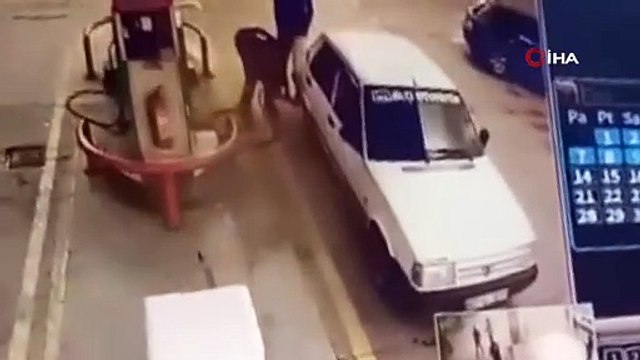 Akaryakıt istasyonunda kabus! LPG'li otomobil bomba gibi patladı