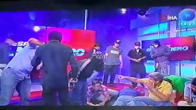 Ekvador'da OHAL: Silahlı grup canlı yayında stüdyoyu bastı