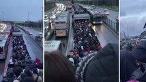 Üsküdar Altunizade'de metrobüs arızalandı, duraklarda yoğunluk yaşandı