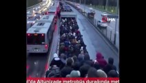 İstanbul'da metrobüs durağında yoğunluk bıktırdı Neyse ki seçimlere çok az kaldı