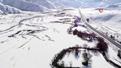 Türkiye'nin gizli cenneti menderesler karlar altında kaldı