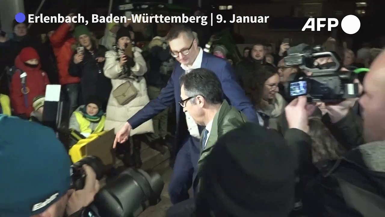 Buhrufe für Özdemir - Agrarminister stellt sich Bauern