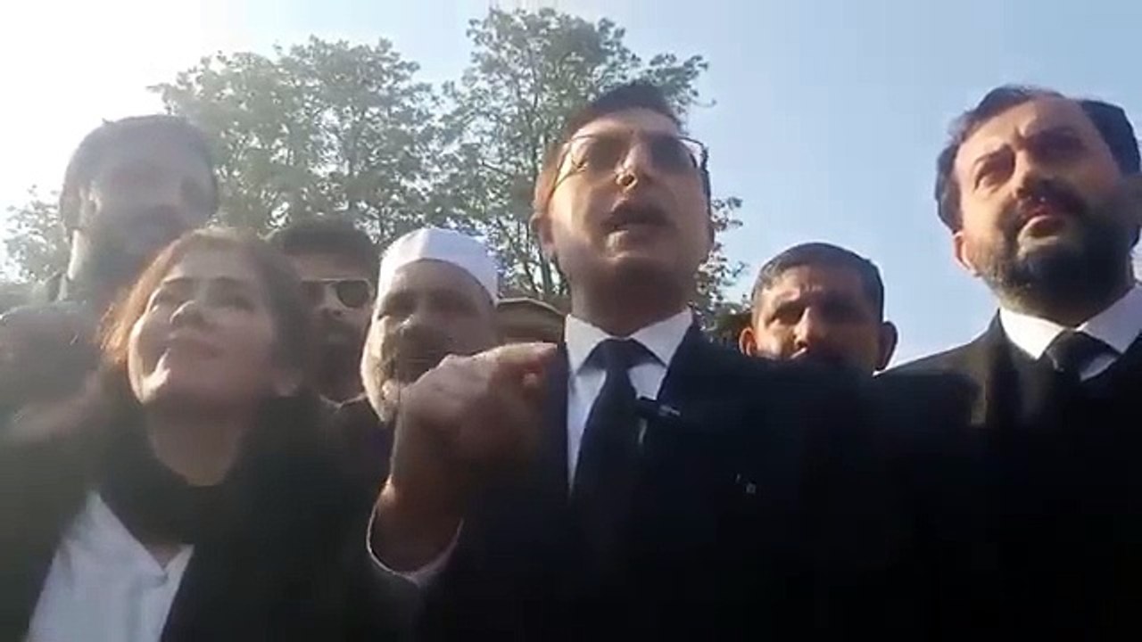 پی ٹی آئی کو بلے کا نشان مل گیا | PTI got the mark of the bat... What happened in the meeting with Imran Khan... As soon as PTI received a call from the Peshawar High Court, Barrister Gohar met Imran Khan in Adiala Jail.