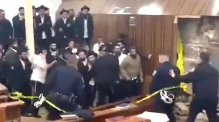 El descubrimiento de un túnel secreto en una sinagoga de Nueva York provoca una pelea entre judíos extremistas y policía