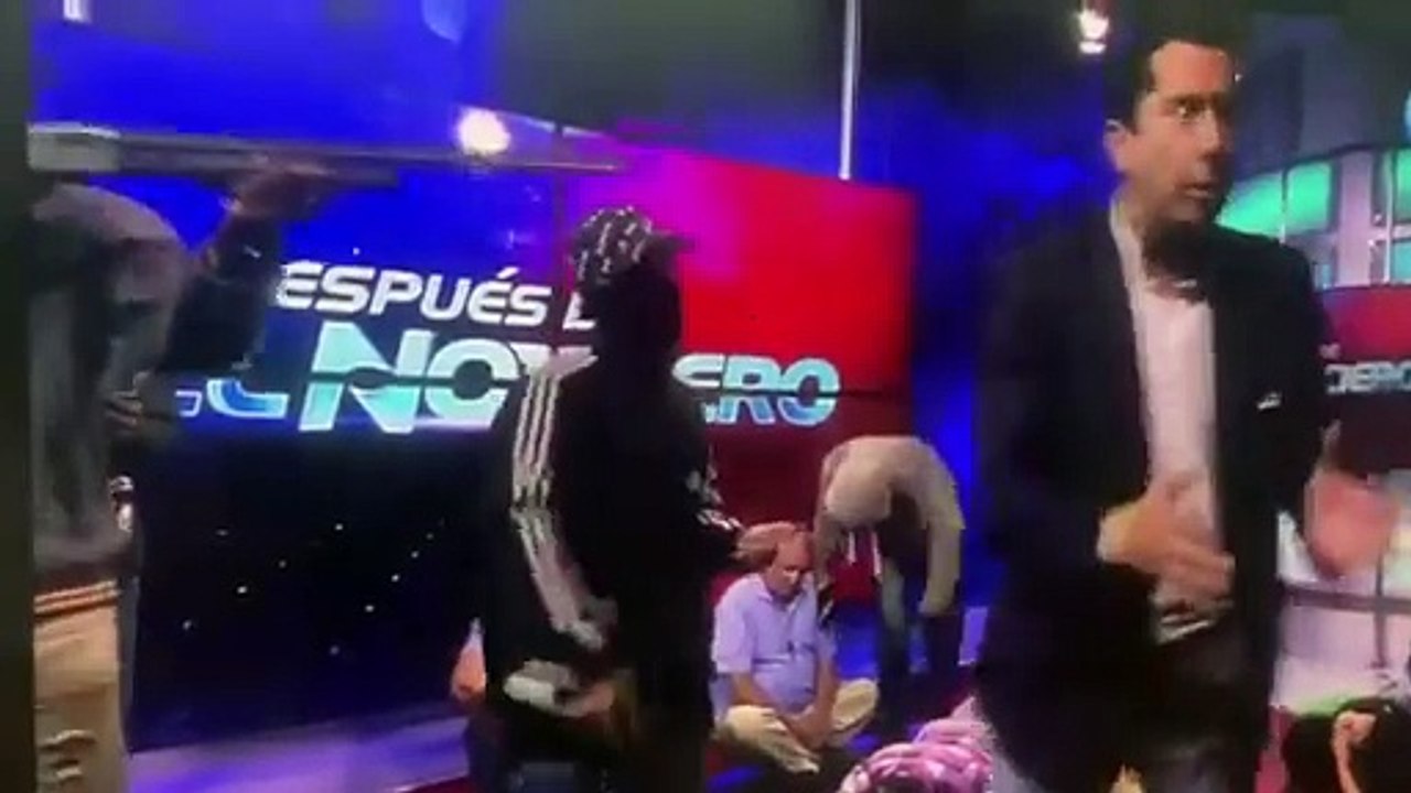 BREAKING: Gunmen have stormed a TV channel in took hostages   #Ecuador
