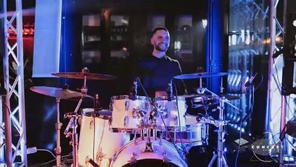 Concept Bend - Nije ljubav fotografija