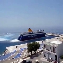 @"تأثير الرياح على السفن: دراسة حول التحديات والاستراتيجيات المتبعة لتحسين الملاحة في ظل الظروف الجوية المتقلبة" المدمرة