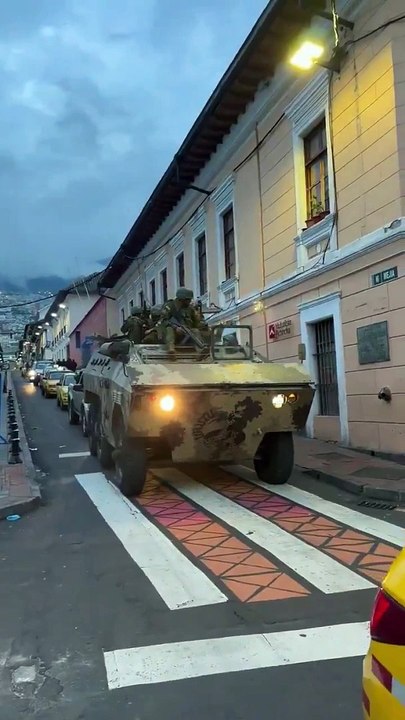 #BREAKING : Les forces armées patrouillent dans les rues de Quito, en Équateur.