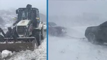 Marmara Adası'nı tipi vurdu! Kar fırtınasında mahsur kalan araçlar kurtarıldı