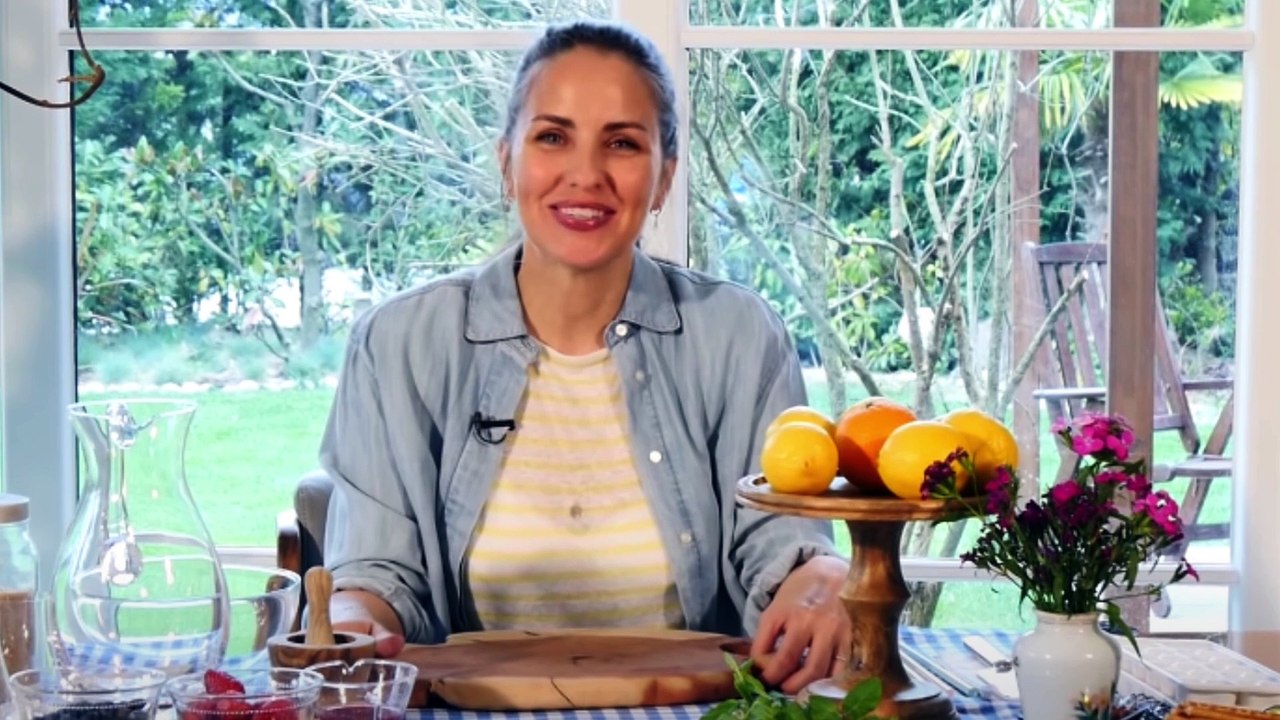 Aslı Tandoğan kimdir?, Aslı Tandoğan serveti?, yas, Boyu, Kilosu,Dizileri, filmer, Aile, Eğitim