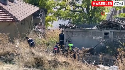 Yıllarca aynı yatakta yattığı kardeşini öldürüp parçalara ayıran şüpheli adliyeye sevk edildi