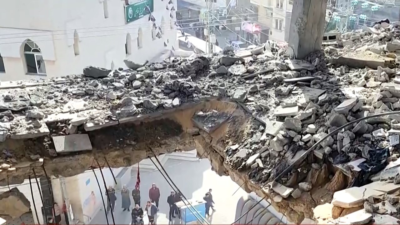 استشهاد 15 فلسطينيا وإصابة العشرات في قصف إسرائيلي استهدف منزلا يضم نازحين