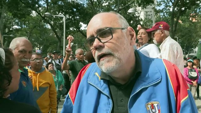 Educadores y trabajadores públicos reclaman aumento salarial en Venezuela